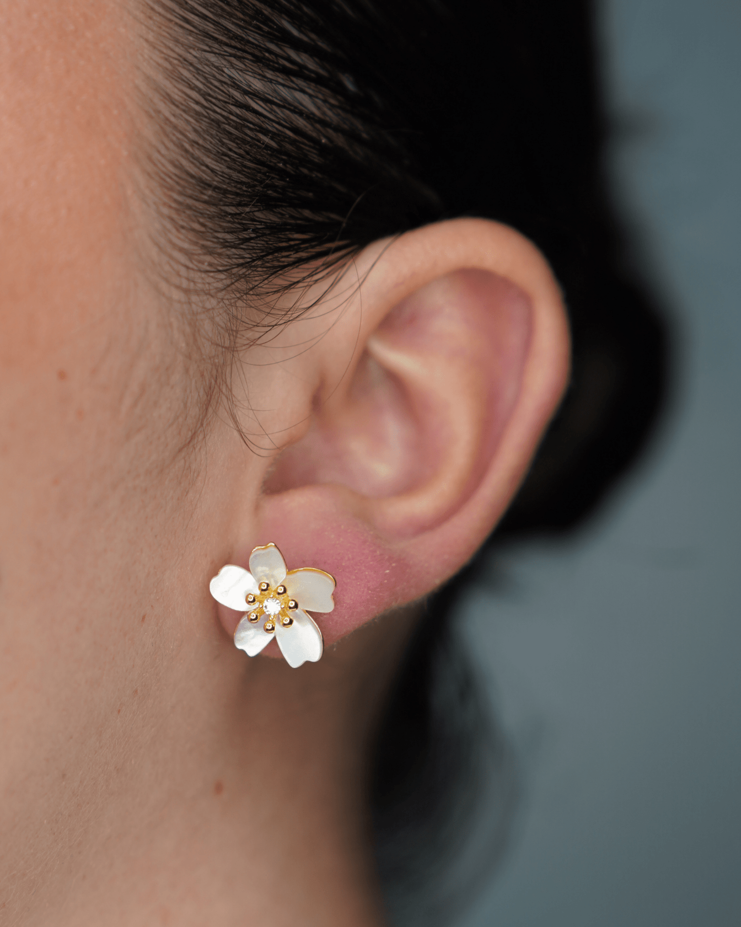 Aretes Flor de Nácar - Aretes VERYSA