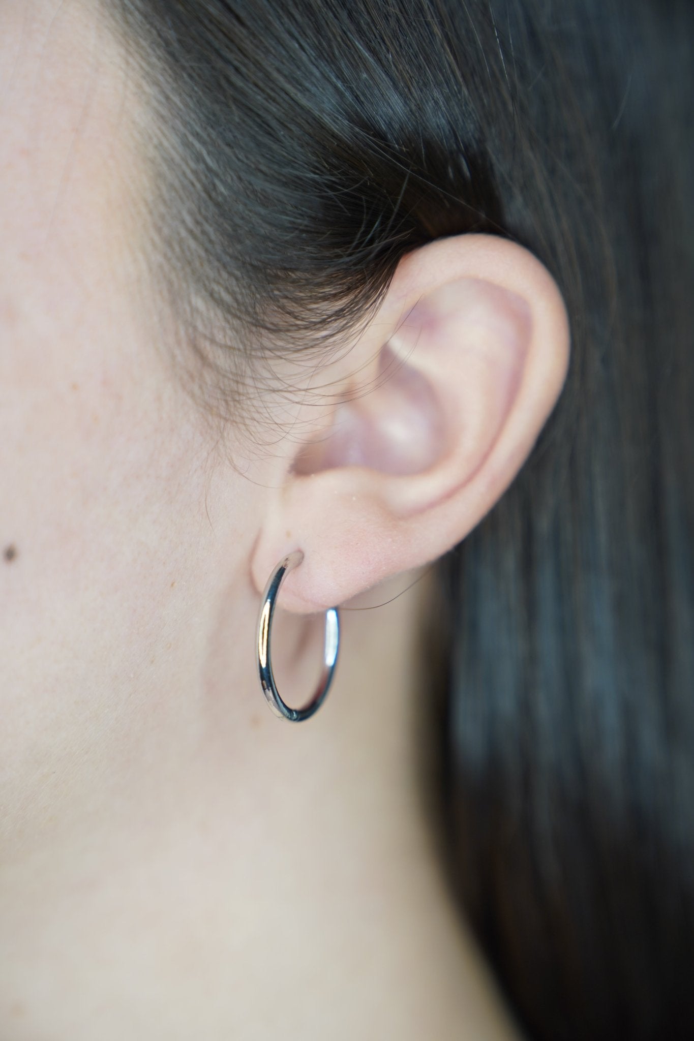 Argollas Clásicas — 3 tamaños disponibles - AretesGrande - Plateado VERYSA