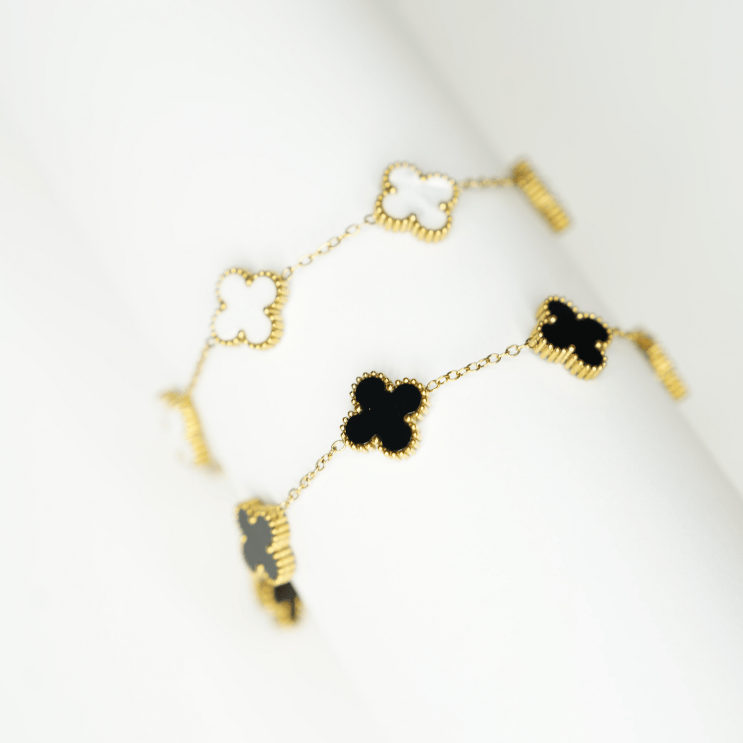 Pulsera Trébol - BrazaletesNegro VERYSA